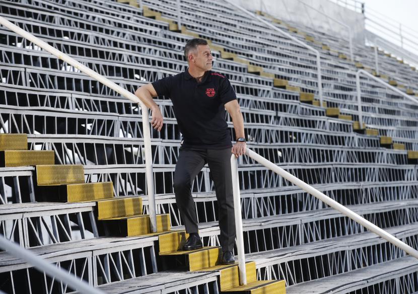 Conheça Pedro Caixinha, novo técnico do Massa Bruta